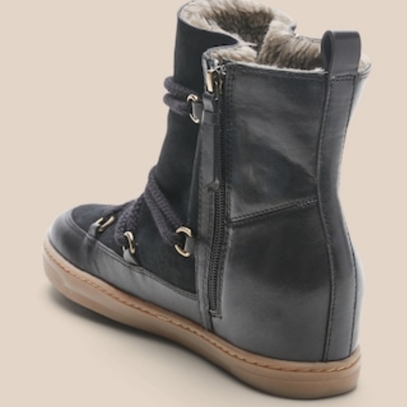 Banana Republic Laced Booties NIB - Picture 2 of 6